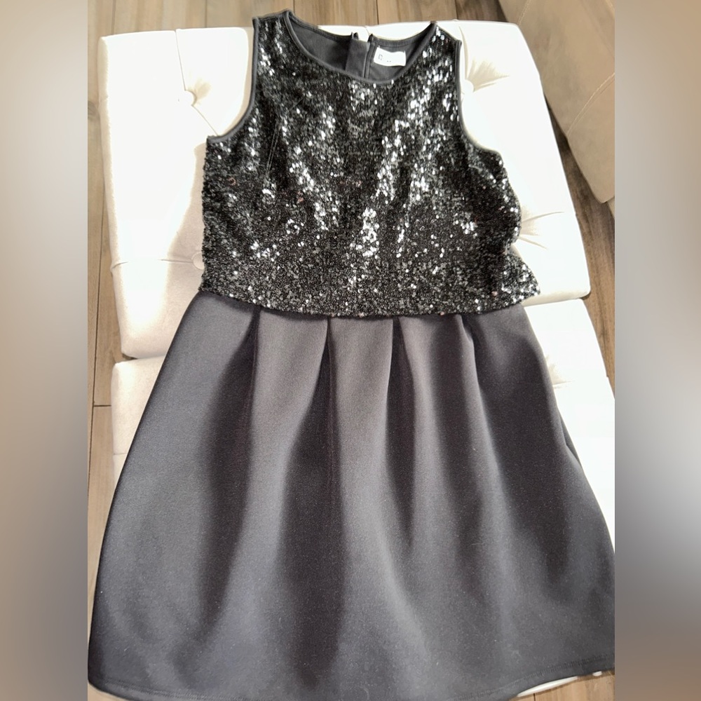 The clothing is in good condition no longer have interest for it.